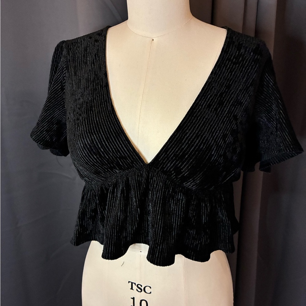 Urban Outfitters Cropped Elegant Black V-Neck Velvet Women's Top